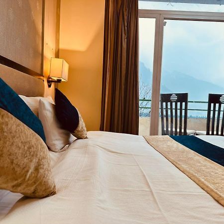 Hotel The Royal Majestic Mountain View Manāli Exterior foto