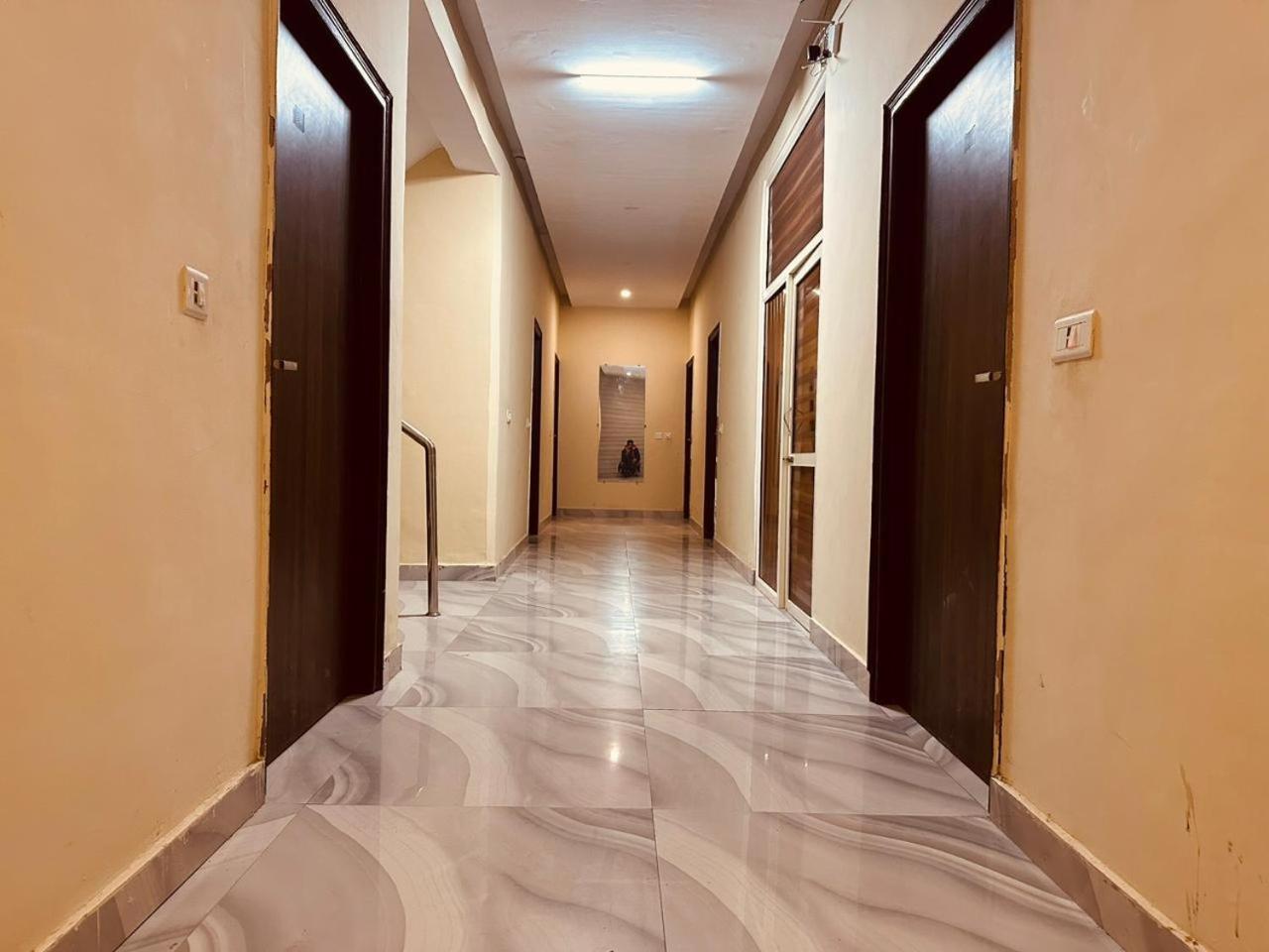 Hotel The Royal Majestic Mountain View Manāli Exterior foto