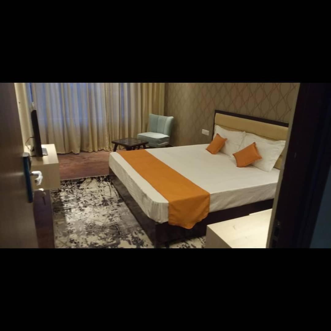 Hotel The Royal Majestic Mountain View Manāli Exterior foto