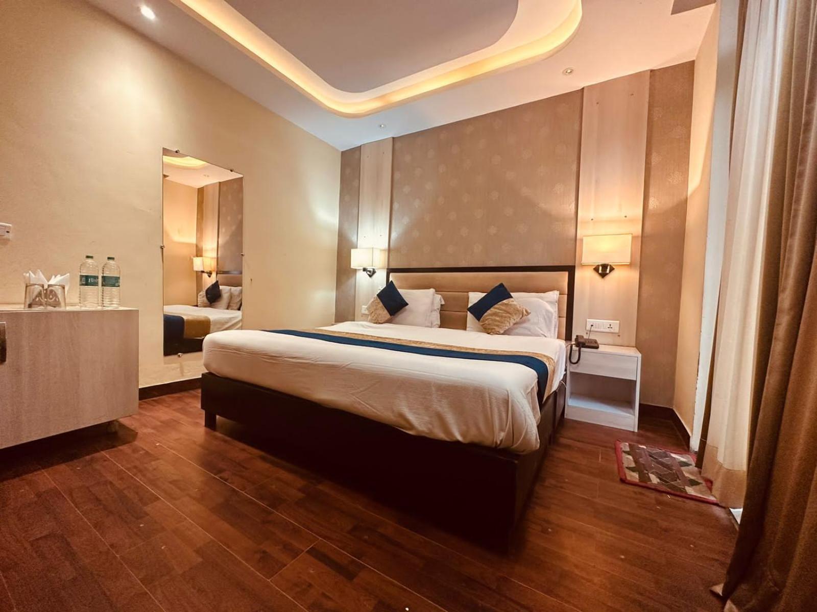 Hotel The Royal Majestic Mountain View Manāli Exterior foto