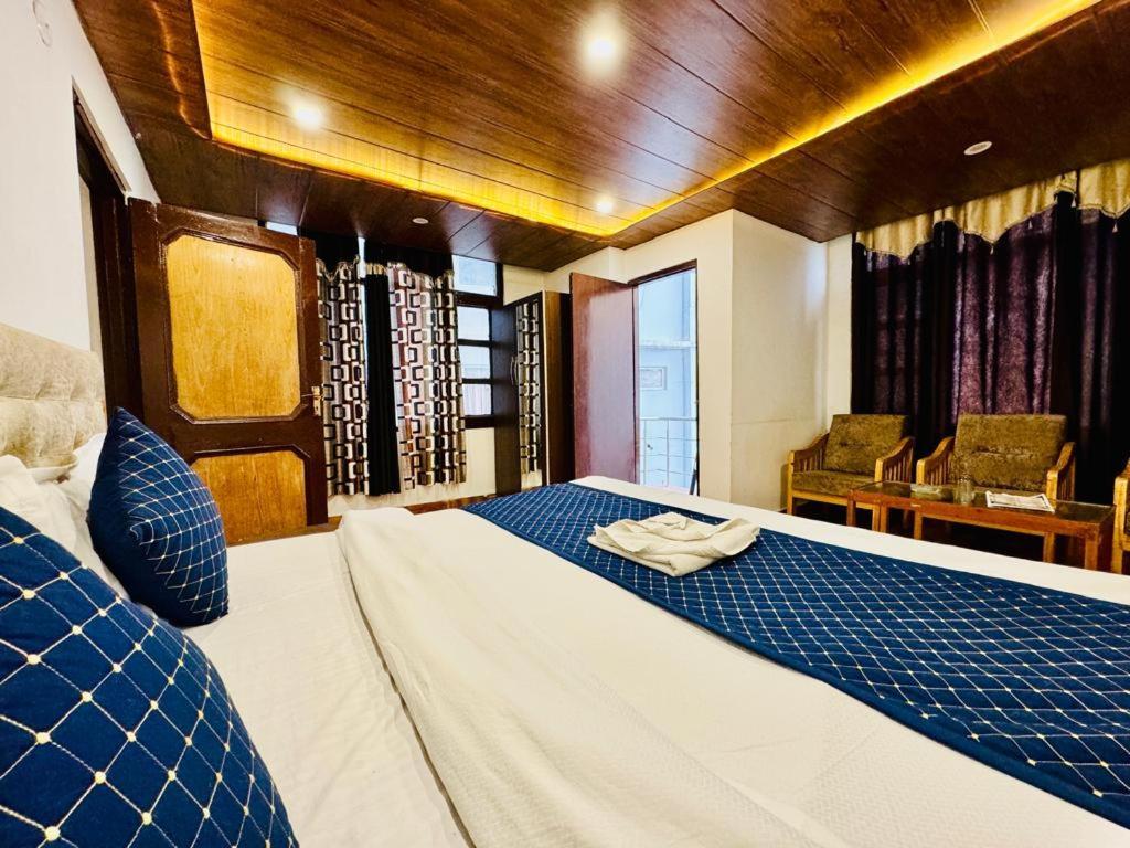 Hotel The Royal Majestic Mountain View Manāli Exterior foto